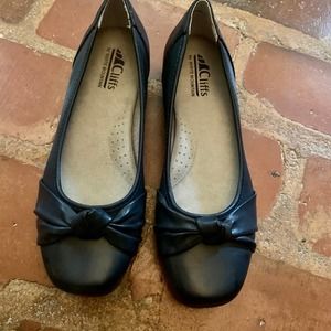 Womens Cliffs by White Mountain Navy Flats SIZE 7.5M